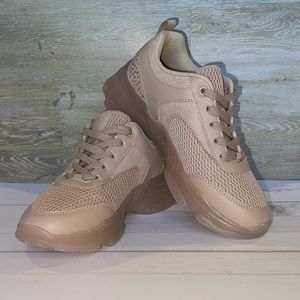 Brand New Guess GF Knits, Tan in Size 6.5 in Women